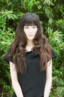 不扣钮的女孩 下载